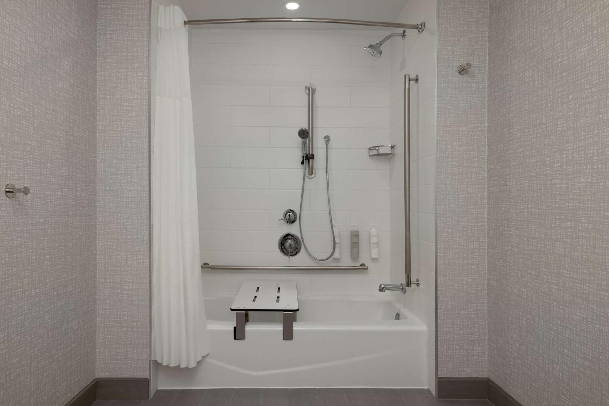 Camera King con Vasca da Bagno - Accesso Disabili